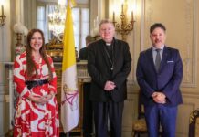 GUSTAVO MENÉNDEZ Y ROXANA MONZÓN, REUNIDOS CON EL EMBAJADOR DEL PAPA FRANCISCO